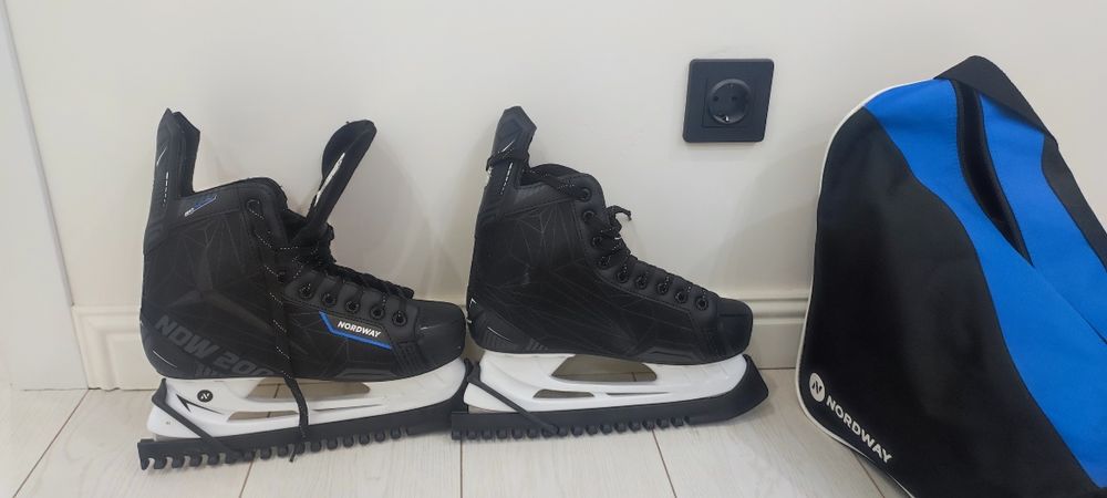 Коньки Nordway вместе с чехлом
