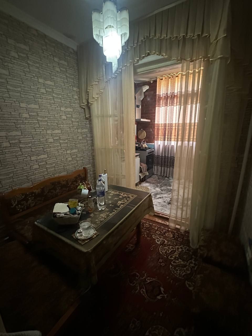 Yashashka tayyor mebellari bilan uy sotiladi