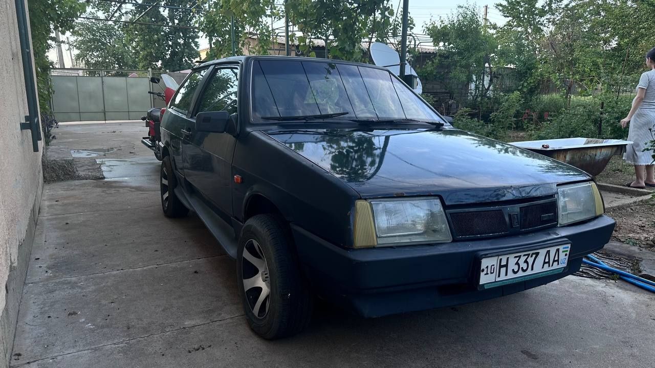Lada 2108 чёрного цвета