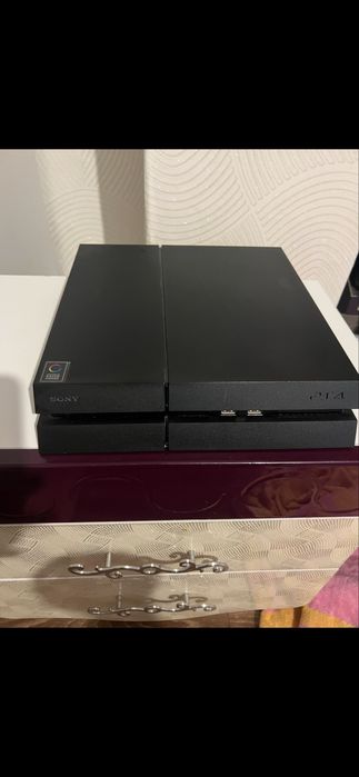 Ps4 1 TB 20 игри Контролер и кабели