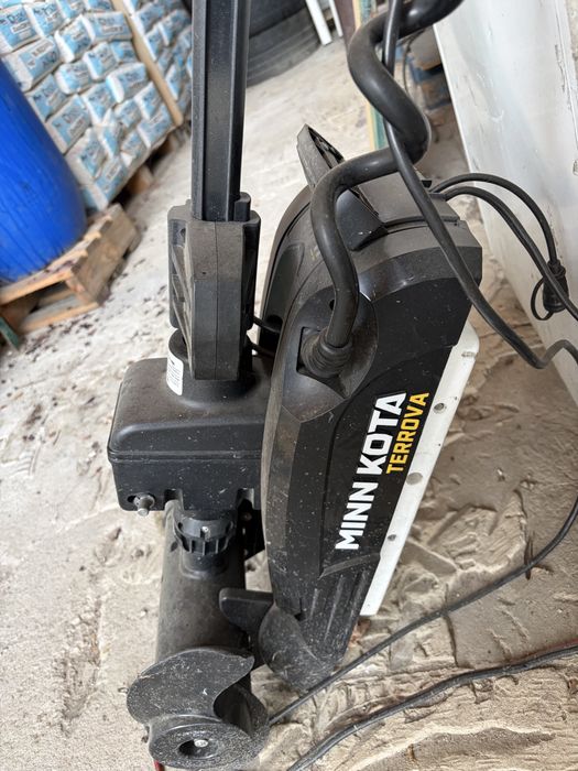 Motor electric minn kota terrova 55lbs i pilot link gps suport