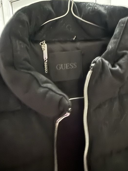 Vesta Guess originala neagra masura M. Cumparata recent si nepurtata
