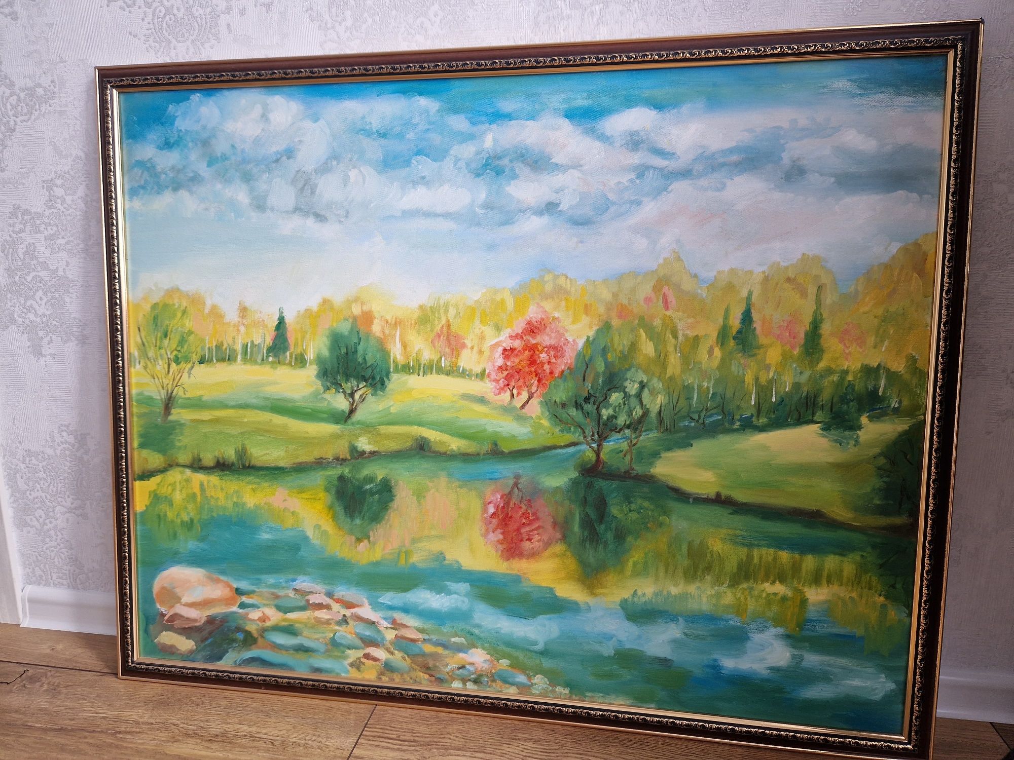 Картина пейзаж,с изображением речки и деревьев.