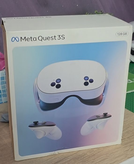 Vând ochelari META QUEST 3 S 128 GB sunt noi și au fost doar probați