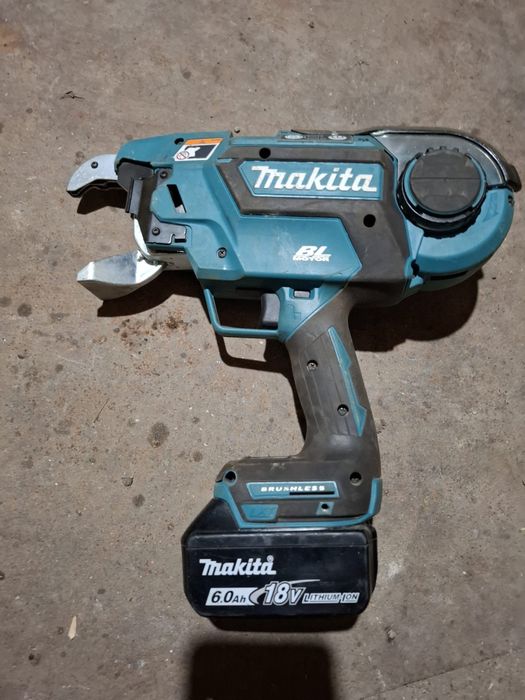 Vand masina de legat fier makita originala