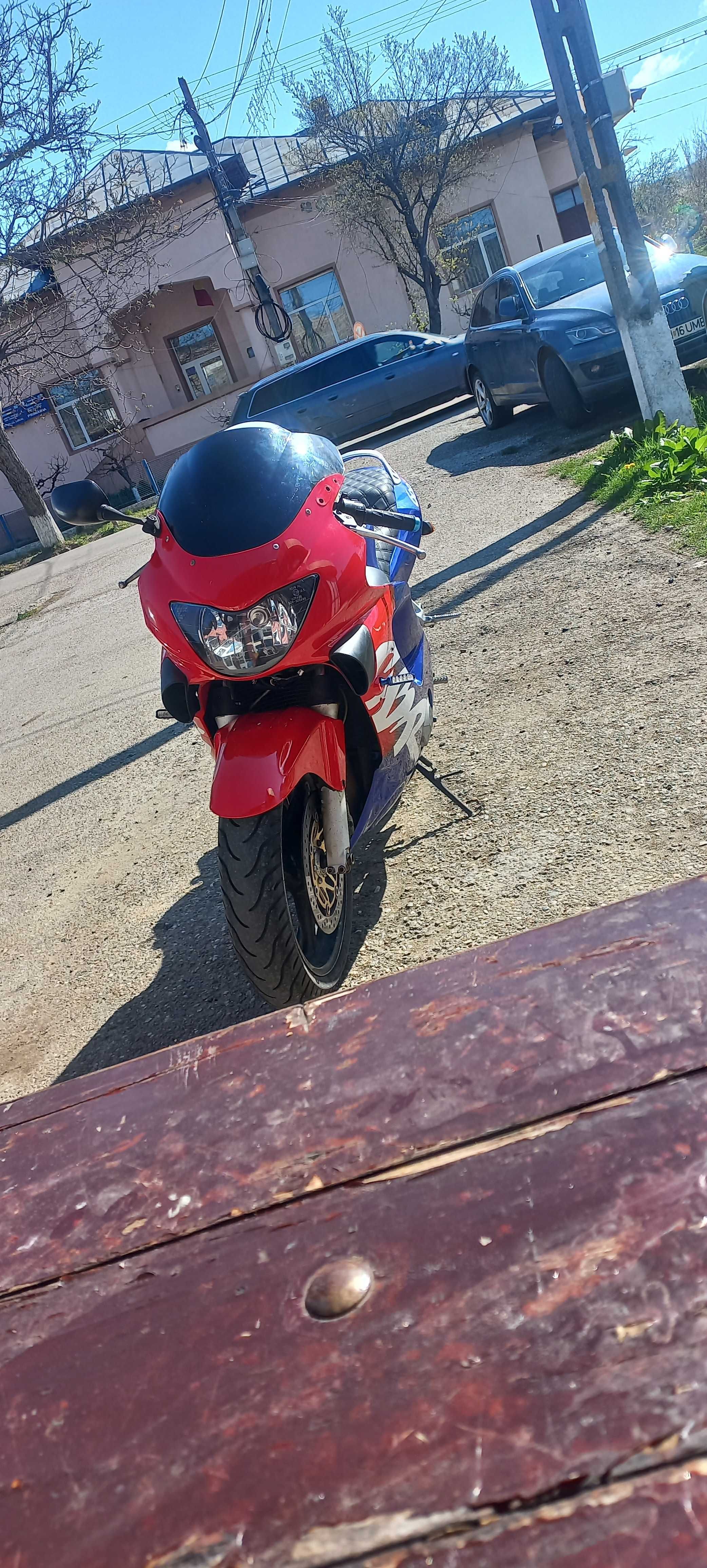 Honda cbr 600 f4