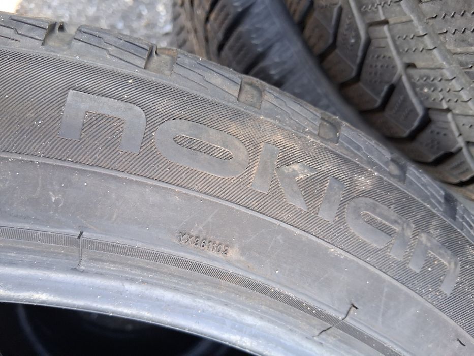 235 45 19 NOKIAN 2бр зимни дот 2023г