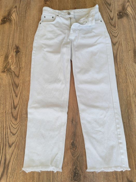 Сет размер 38/М. Цена 30 лв.  
1. Стилни  дънки Pull &