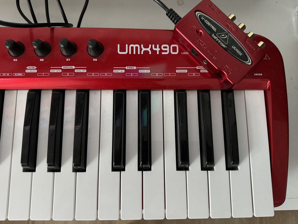 Claviatura MIDI studio Behringer UMX 490 si modul UCA 222