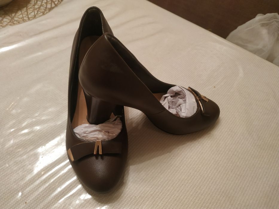 Продаю женские туфли.