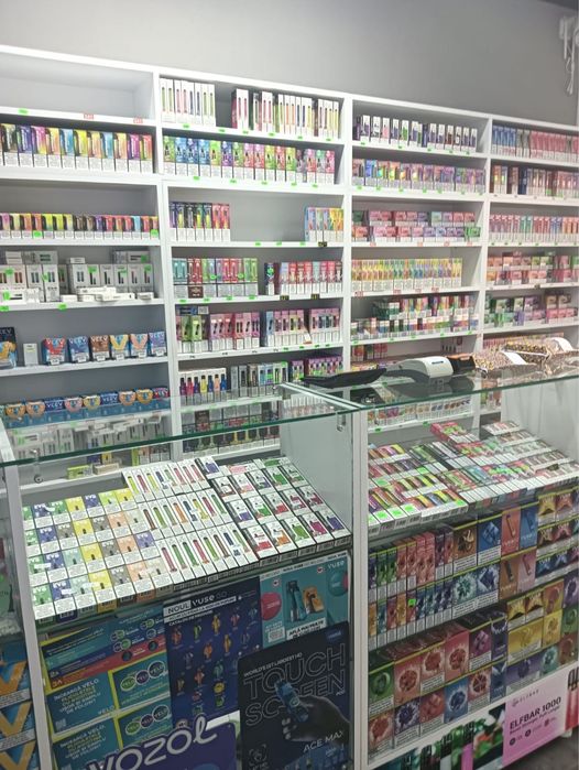 Rafturi/vitrine magazin