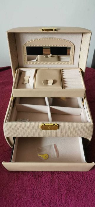 Cutii bijuterii, inele, bratari, coliere 3 modele; Cutia Pufo elegance