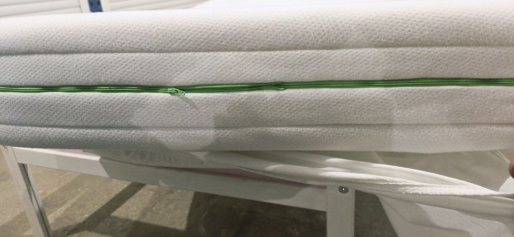 Pat singular Ikea cu somiera si saltea inclusa