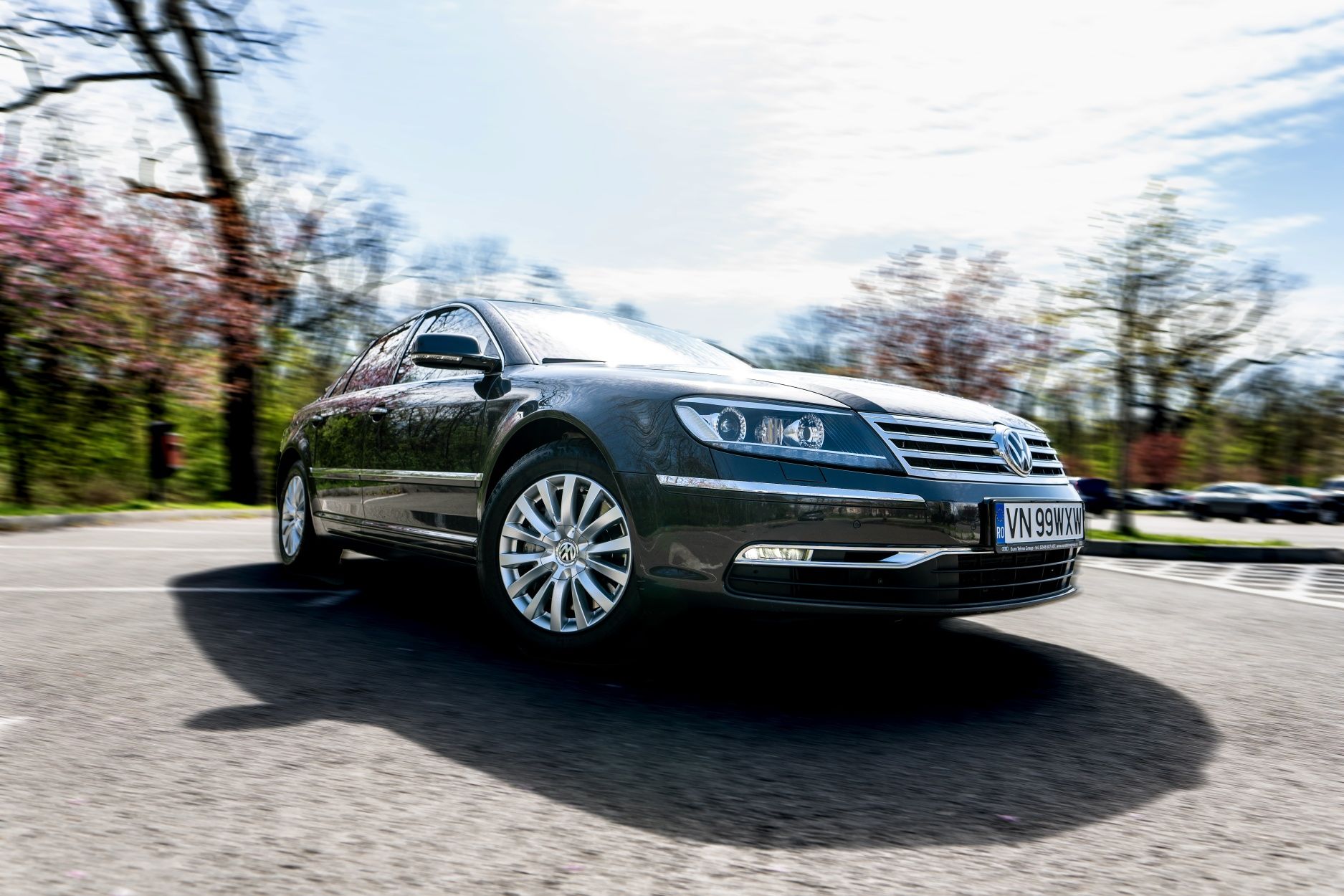 volkswagen     phaeton   2012