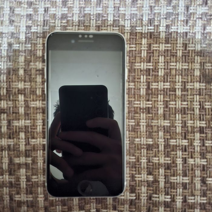Iphone se2020 в хорошем состояний