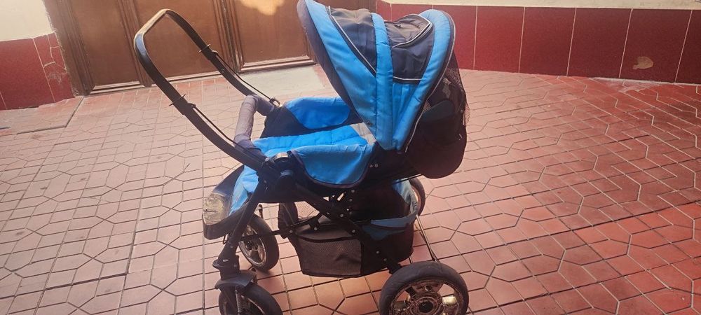 Продаю коляску в хорошем состояние