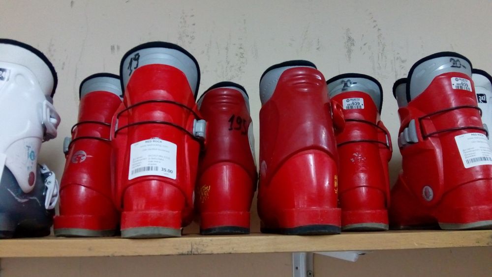 Детски ски обувки цени от 30  до 50 лв.