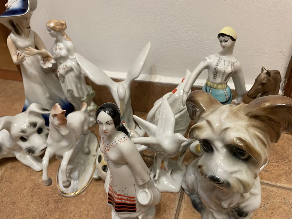 Vand bibelouri din anii 80.