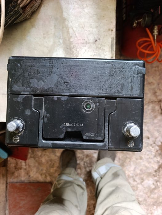 Продам  газовую  плиту стройную,хорошим состояние и  аккумулятор .