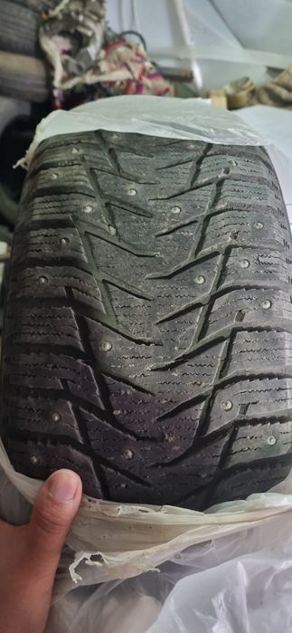 Продам зимнюю резину 215 55 r17