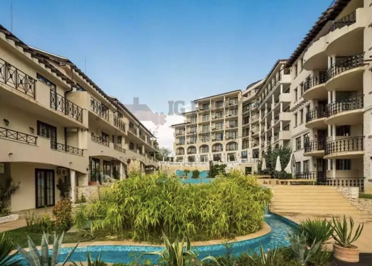 Продава се Тристаен апартамент в Обзор - 118 кв.м за 827 €/кв.м - Снимка #11