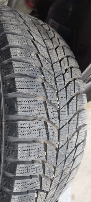 Продам зимние шины Triangle 235/60/16