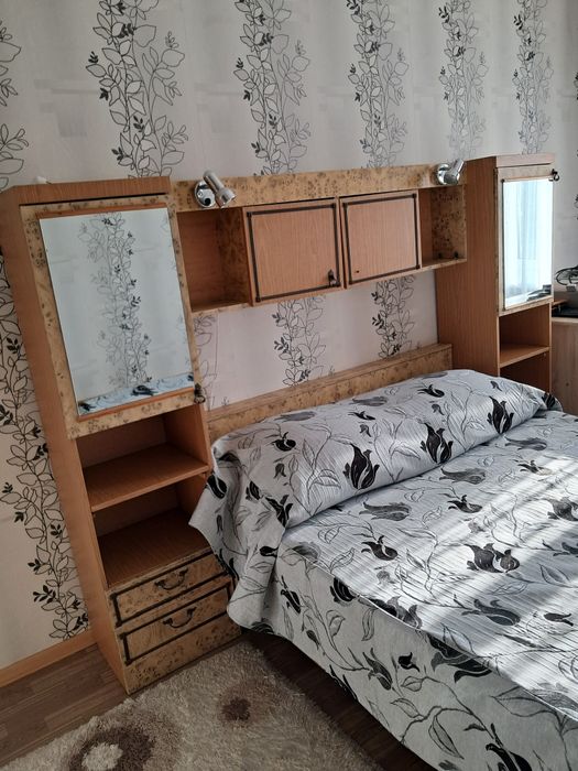 Продам кровать б/у с тумбами