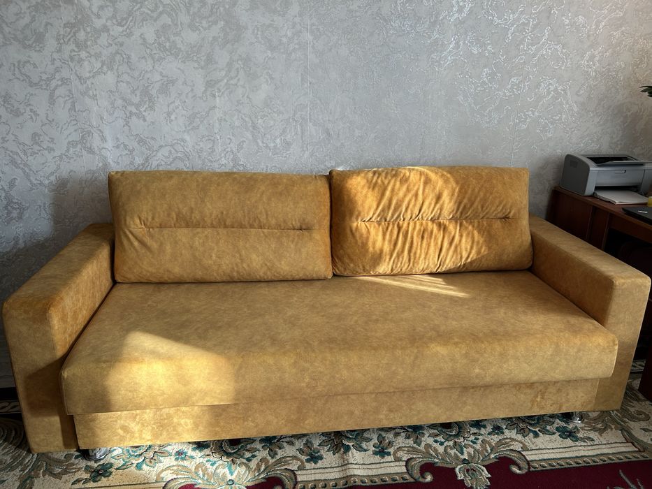 Диван в хорошем состояний