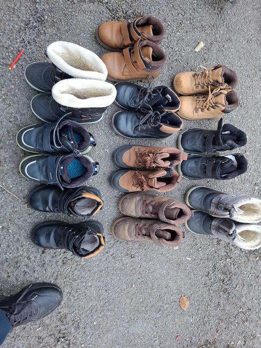 Vand încălțăminte  toamna iarna. băiat