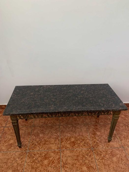 Masuta living cu blat granit