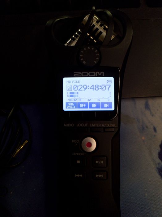 Zoom Recorder H1n + Lavaliera pe Fir Rode