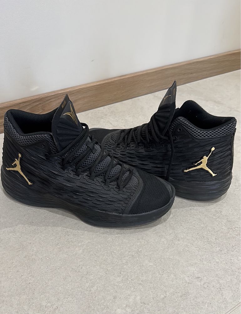 ИЗКЛЮЧИТЕЛНИ!!! Jordan Melo M13 Black/Gold