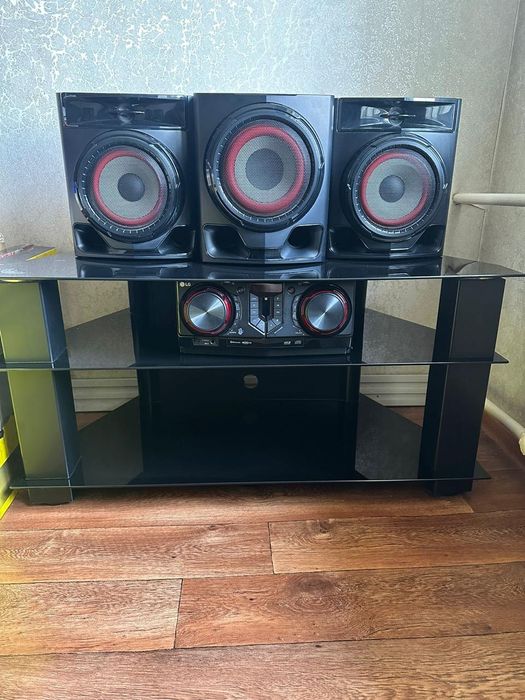 Продам музыкальный центр LG для дома