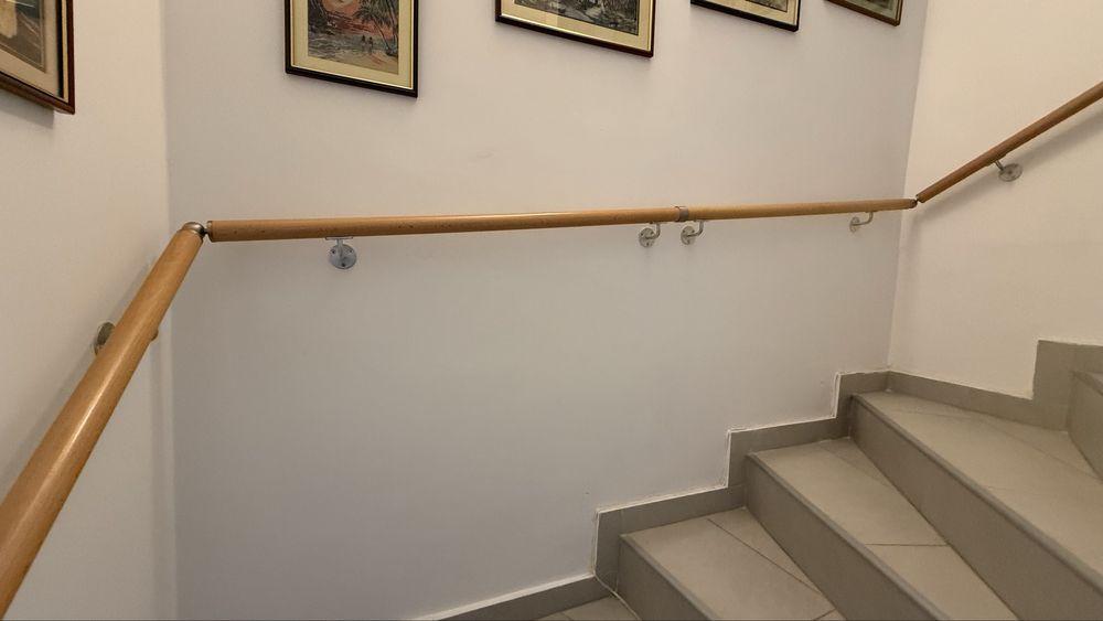 Mana curenta lemn fag pentru scara interioara cu prinderi perete etc