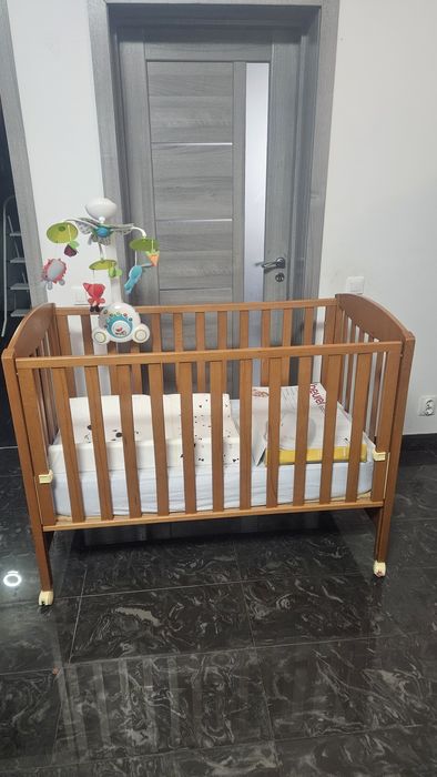 Vând pătuț bebe  cu carusel