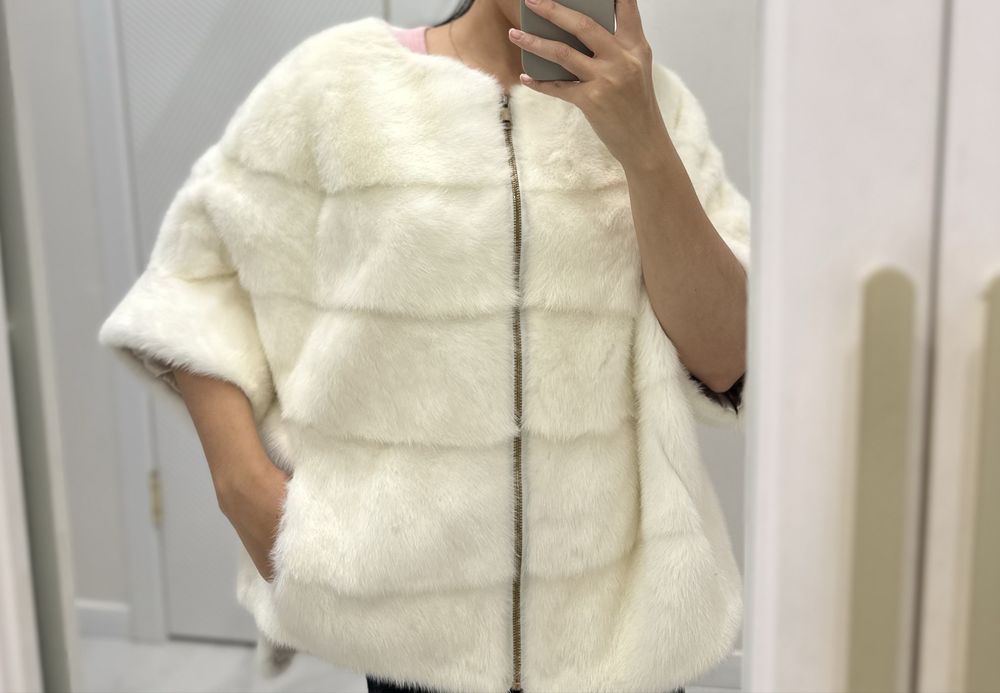 Белая норковая шубка автоледи