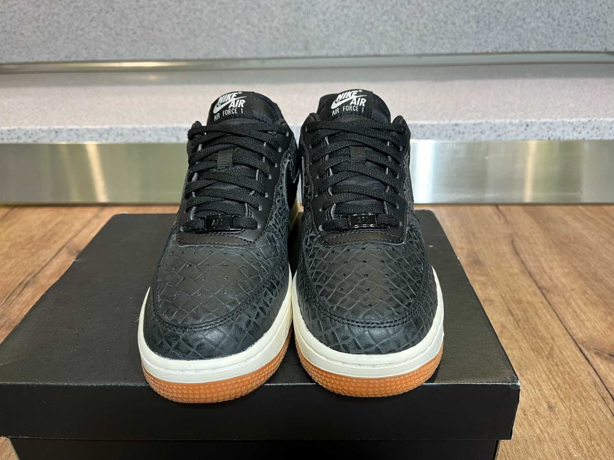 ОРИГИНАЛНИ *** Nike Air Force 1 '07 Premium Black, Sail & Gum