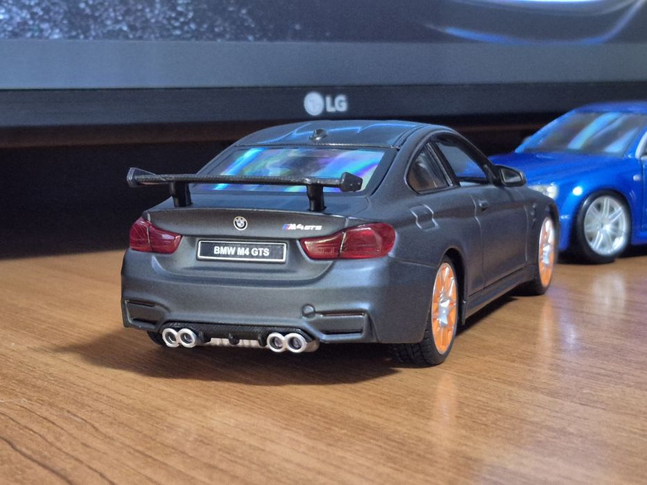 Macheta auto de colecție 1 24 BMW M4 GTS