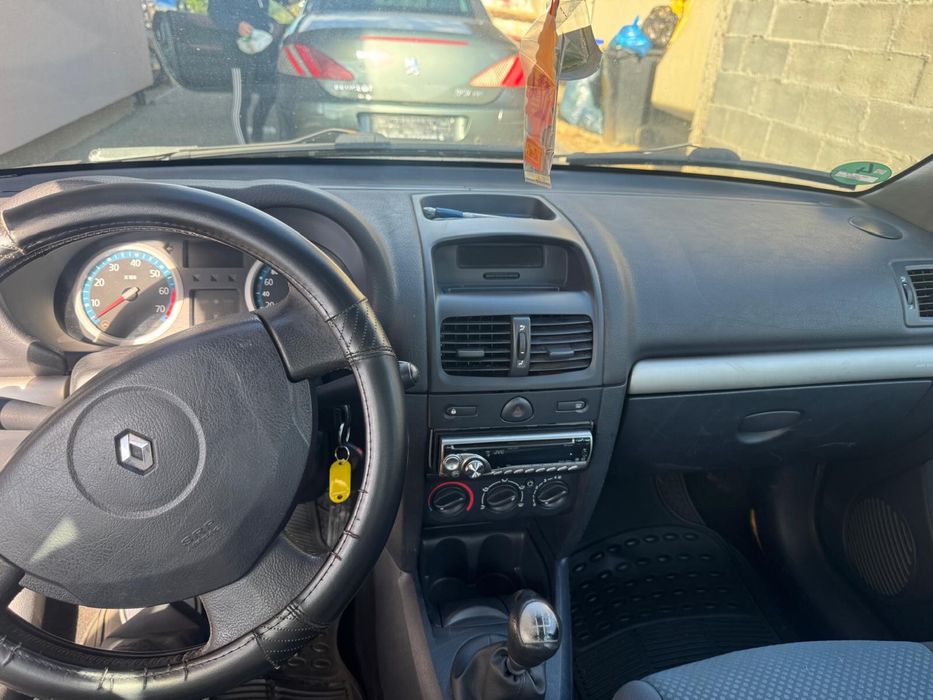 Vând Renault Clio