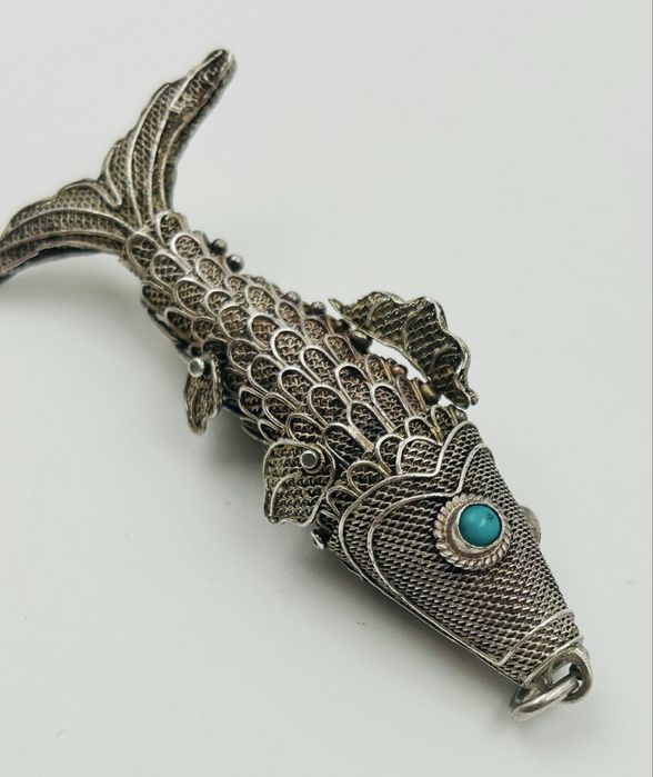 Филигранен сребърна висулка риба с полускъпоценни  тюркоаз на очите