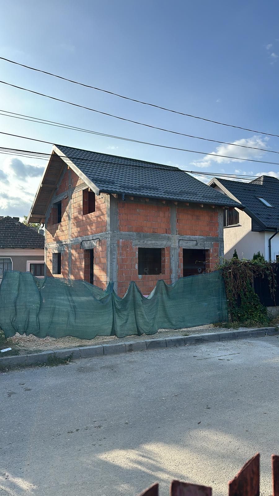 Construim Case la Roșu-Gri-Cheie,renovam case și apartamente.