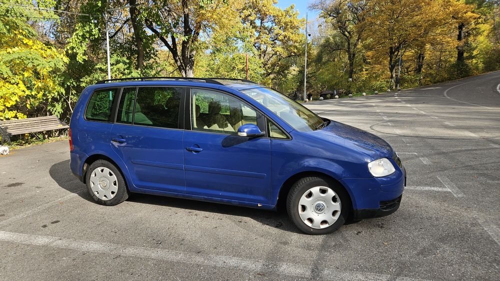 Vând Volkswagen Touran