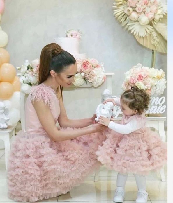 Продавам рокли мама и бебе