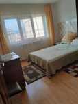 Apartament mobilat cu 2 camere,hol,debara,cămară, camera de baie,balco