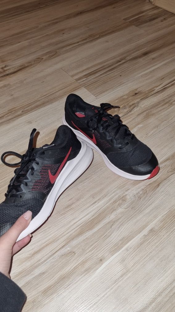 Маратонки nike размер 38.5