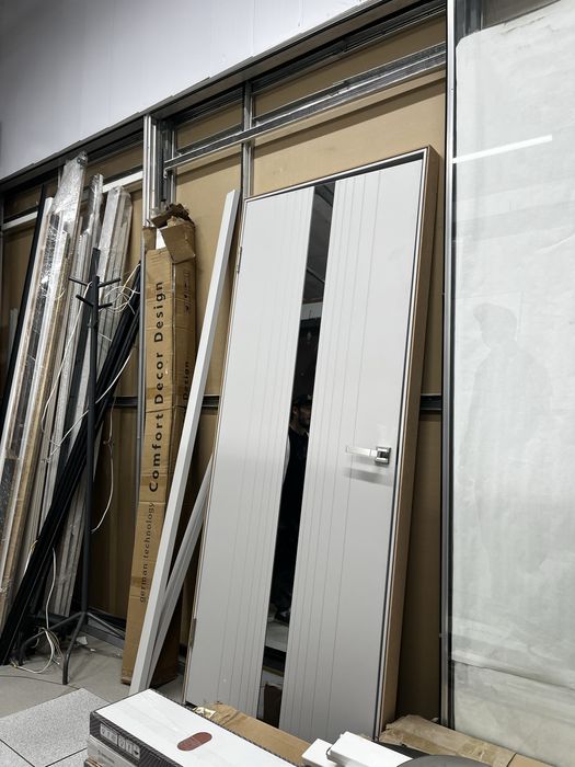 Ветринадағы тұрған есік сатылады