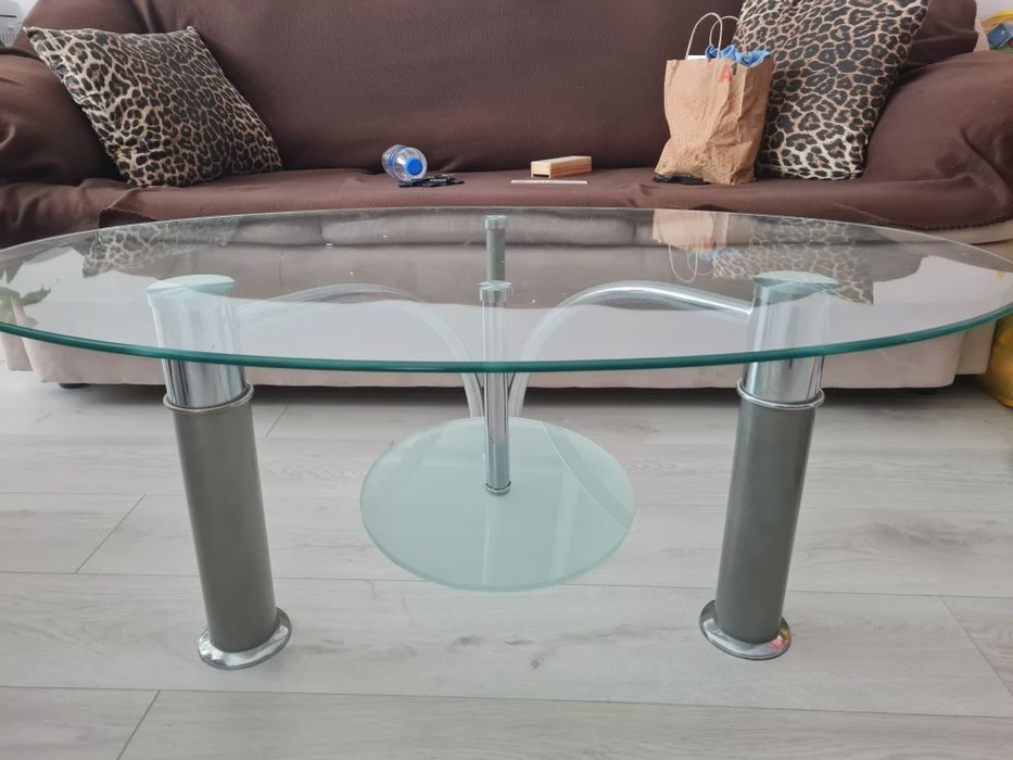 Холна стъклена масичка