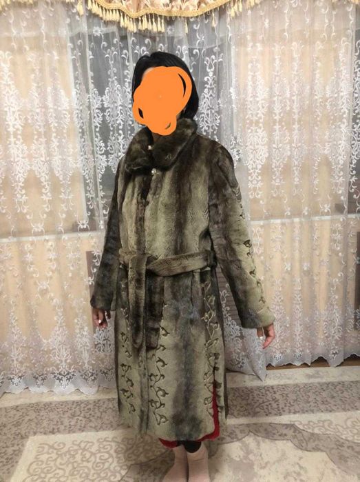 Продам мутоновую шубу с норковым воротником