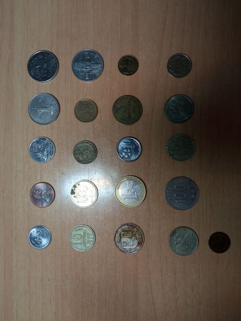 Коллекционные монеты и купюры