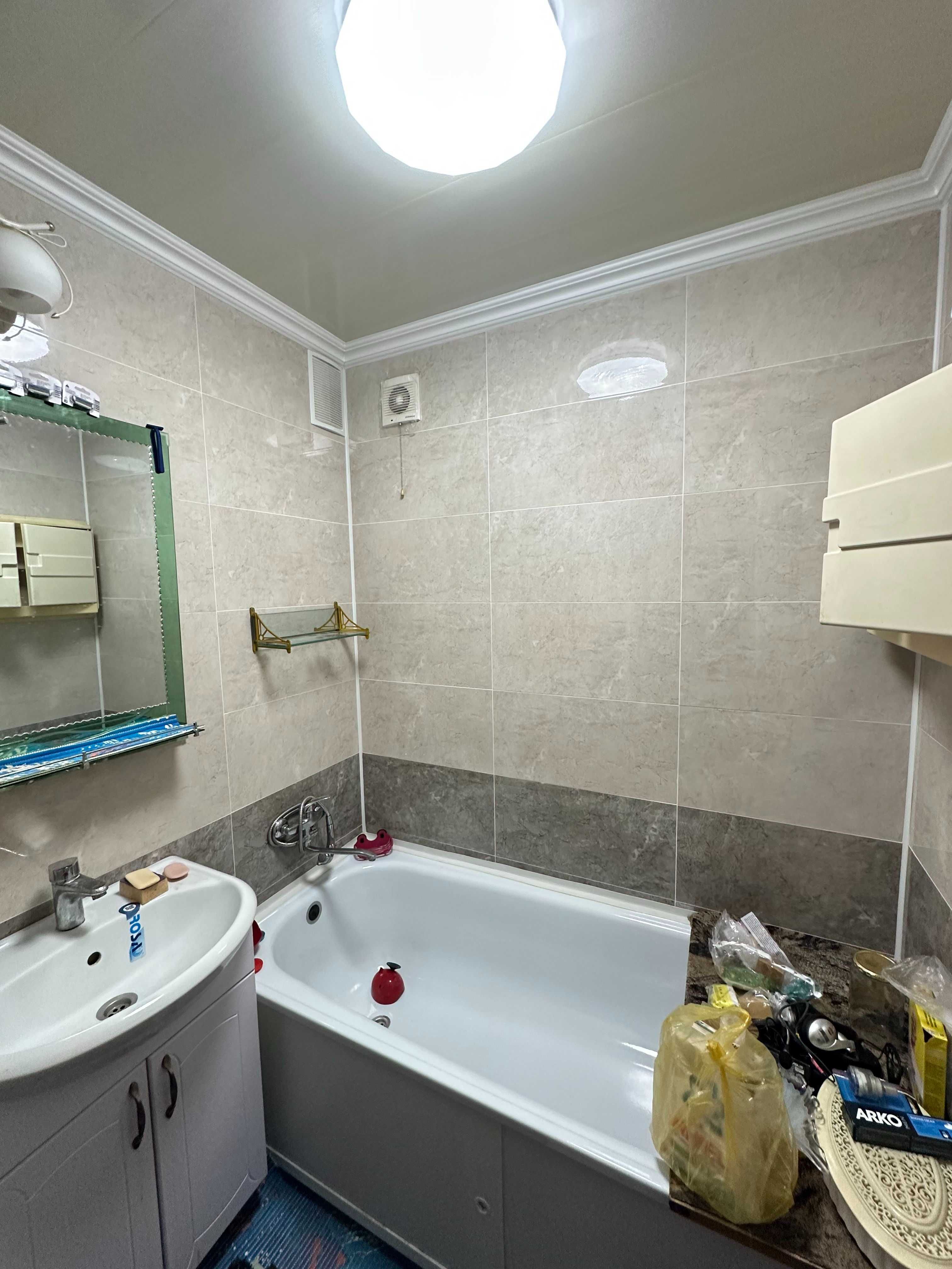 Двухкомнатная 54 м². Крамского 44/2. Кирпичный дом. 2-ой этаж из 5-ти